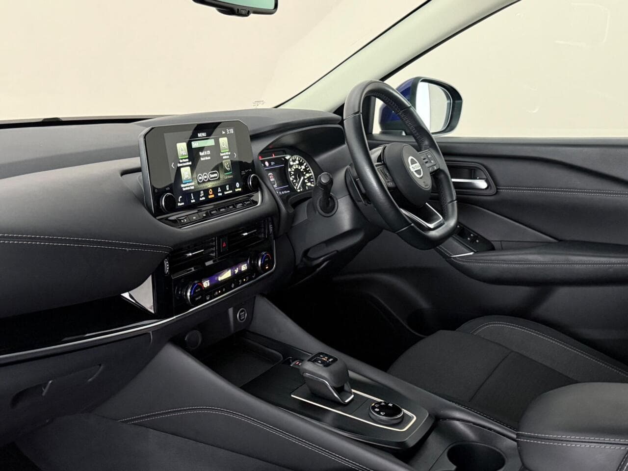 Nissan Qashqai thumbnail Interior Front