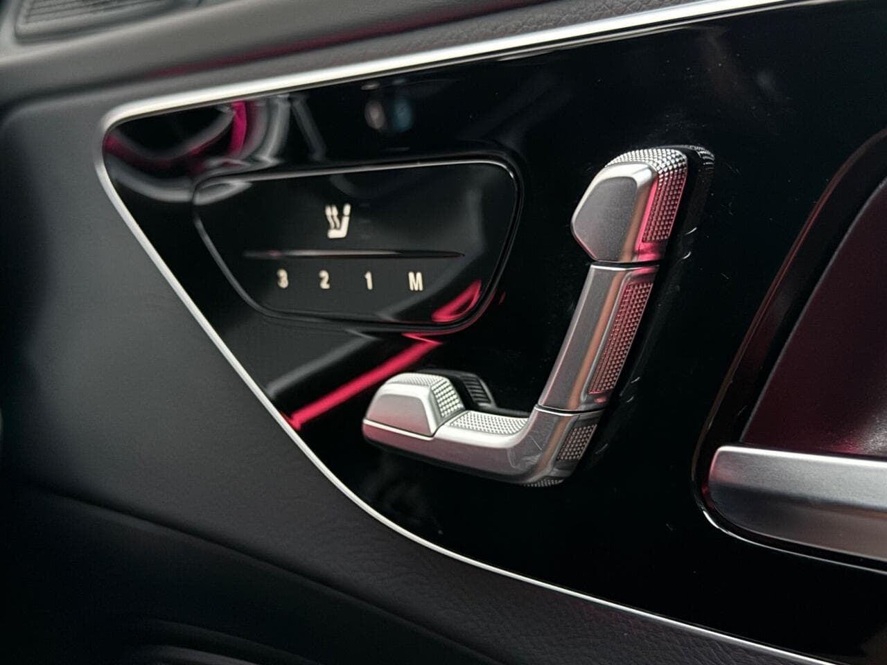 Mercedes-Benz C Class thumbnail Misc Controls