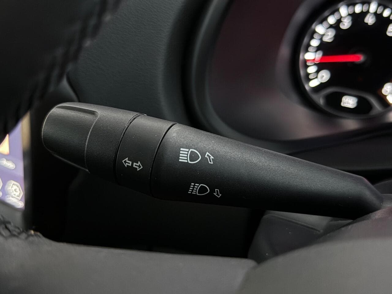 Jeep Renegade thumbnail Misc Controls
