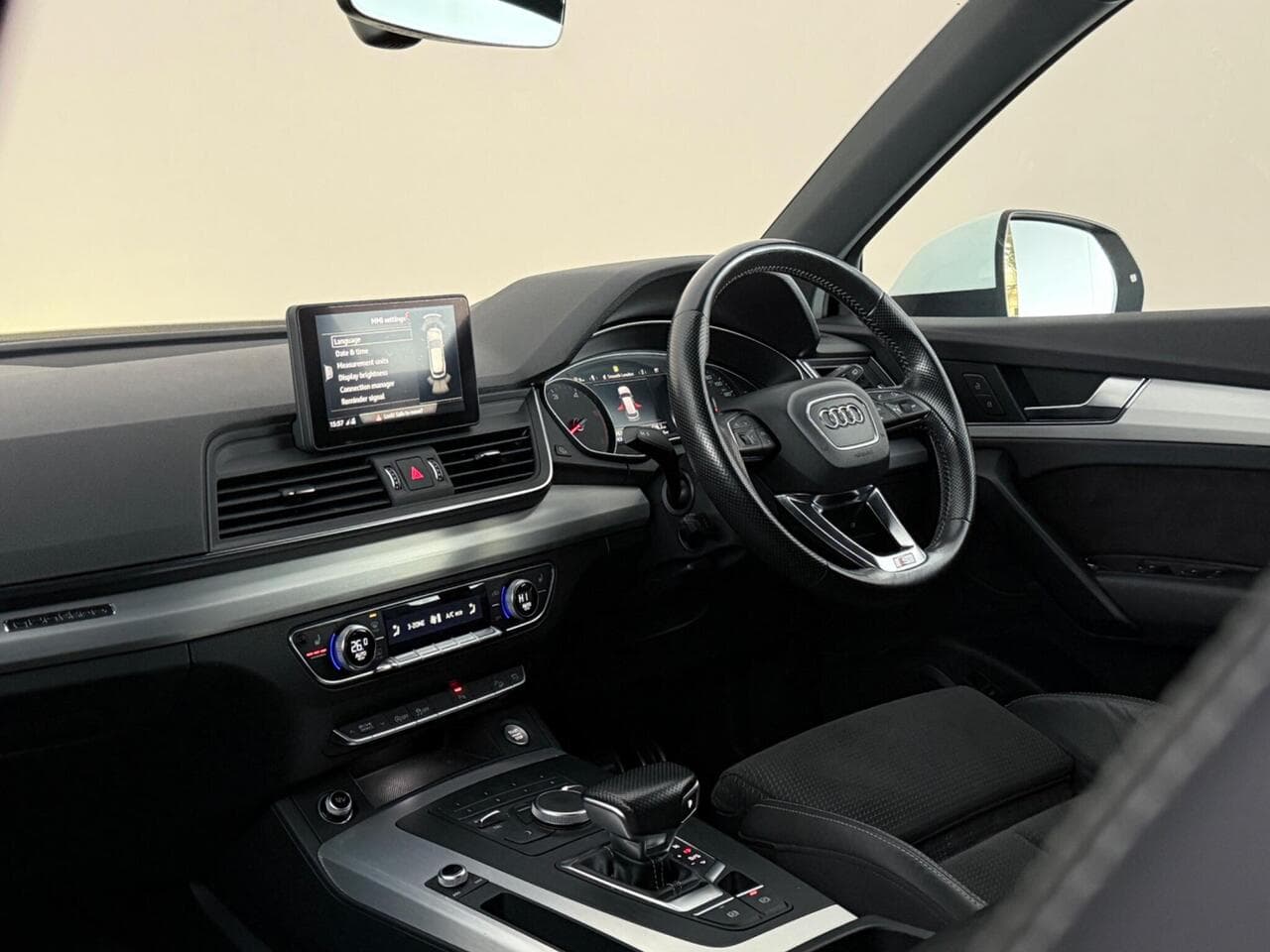 Audi Q5 thumbnail Interior Front
