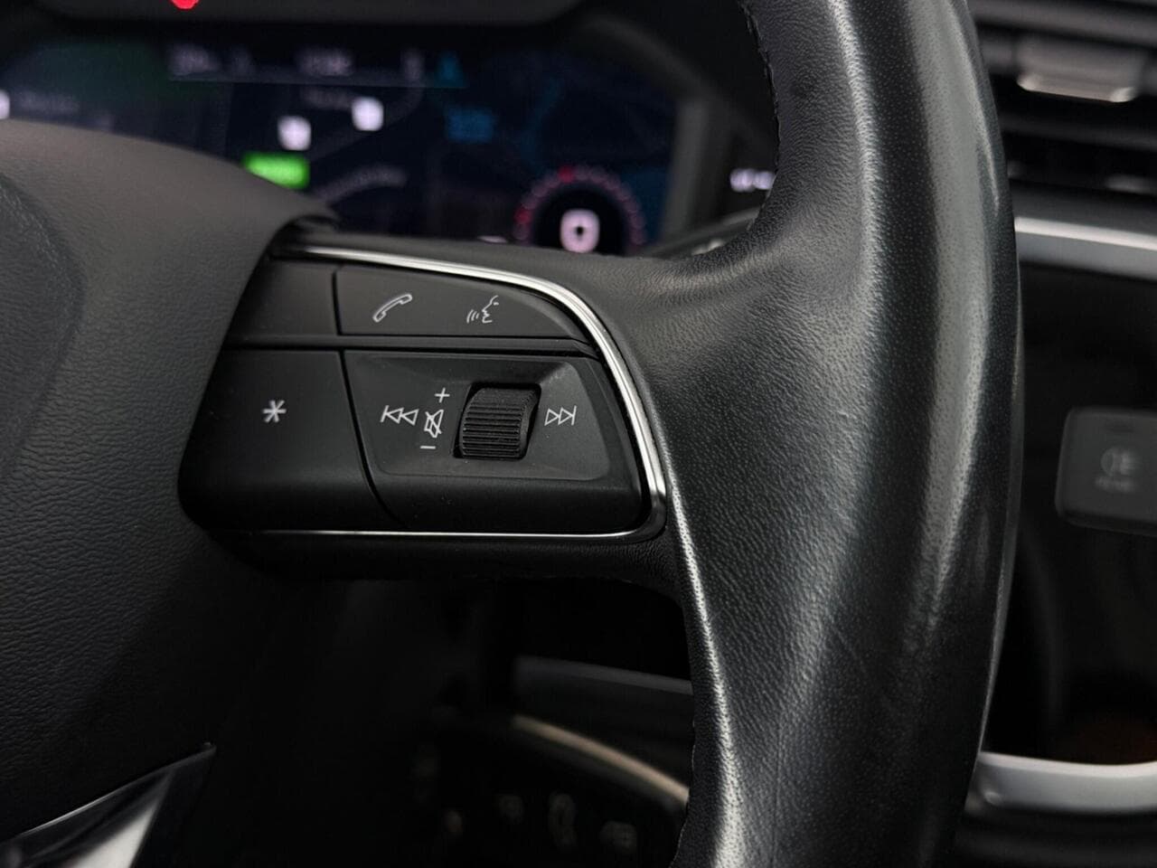 Audi Q3 thumbnail Misc Controls