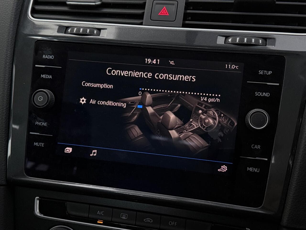 Volkswagen Golf thumbnail Infotainment System