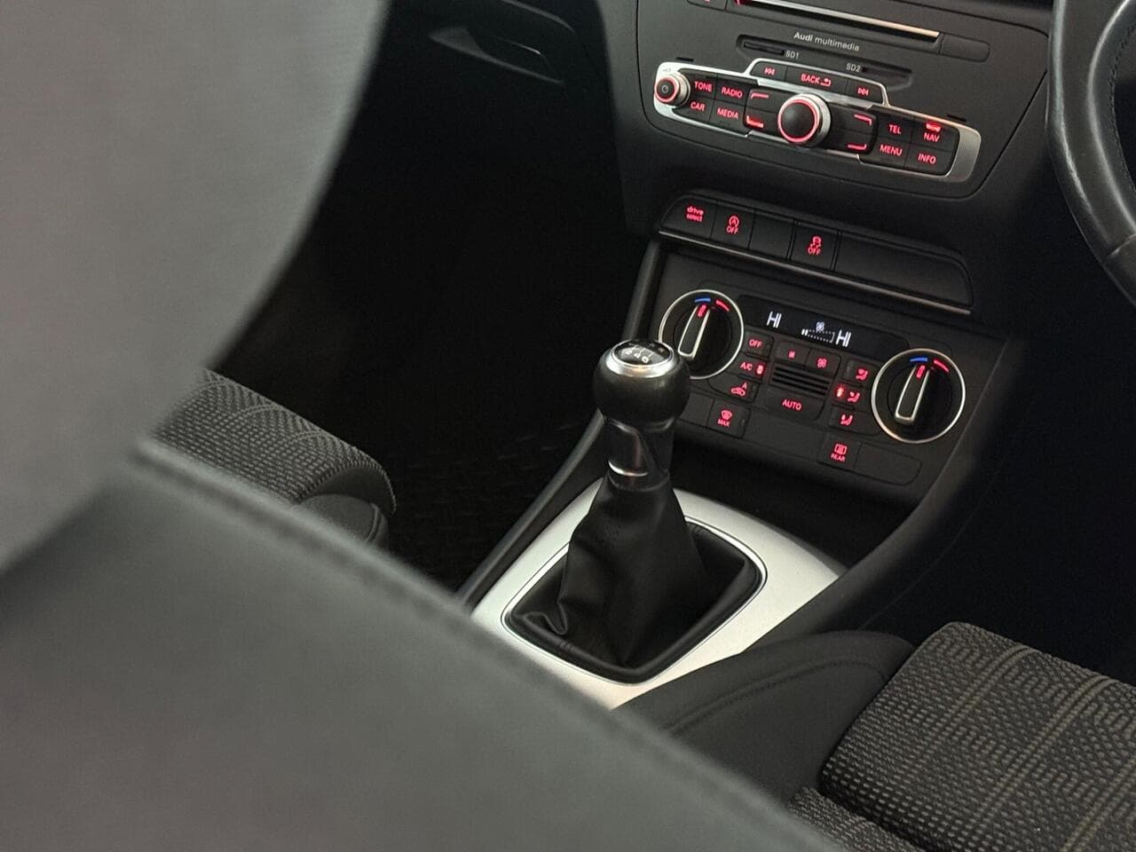 Audi Q3 thumbnail Misc Controls