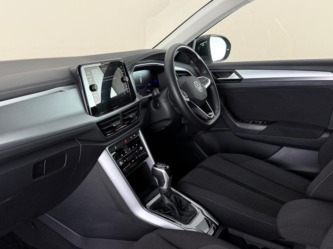 Volkswagen T-Roc thumbnail Interior Front