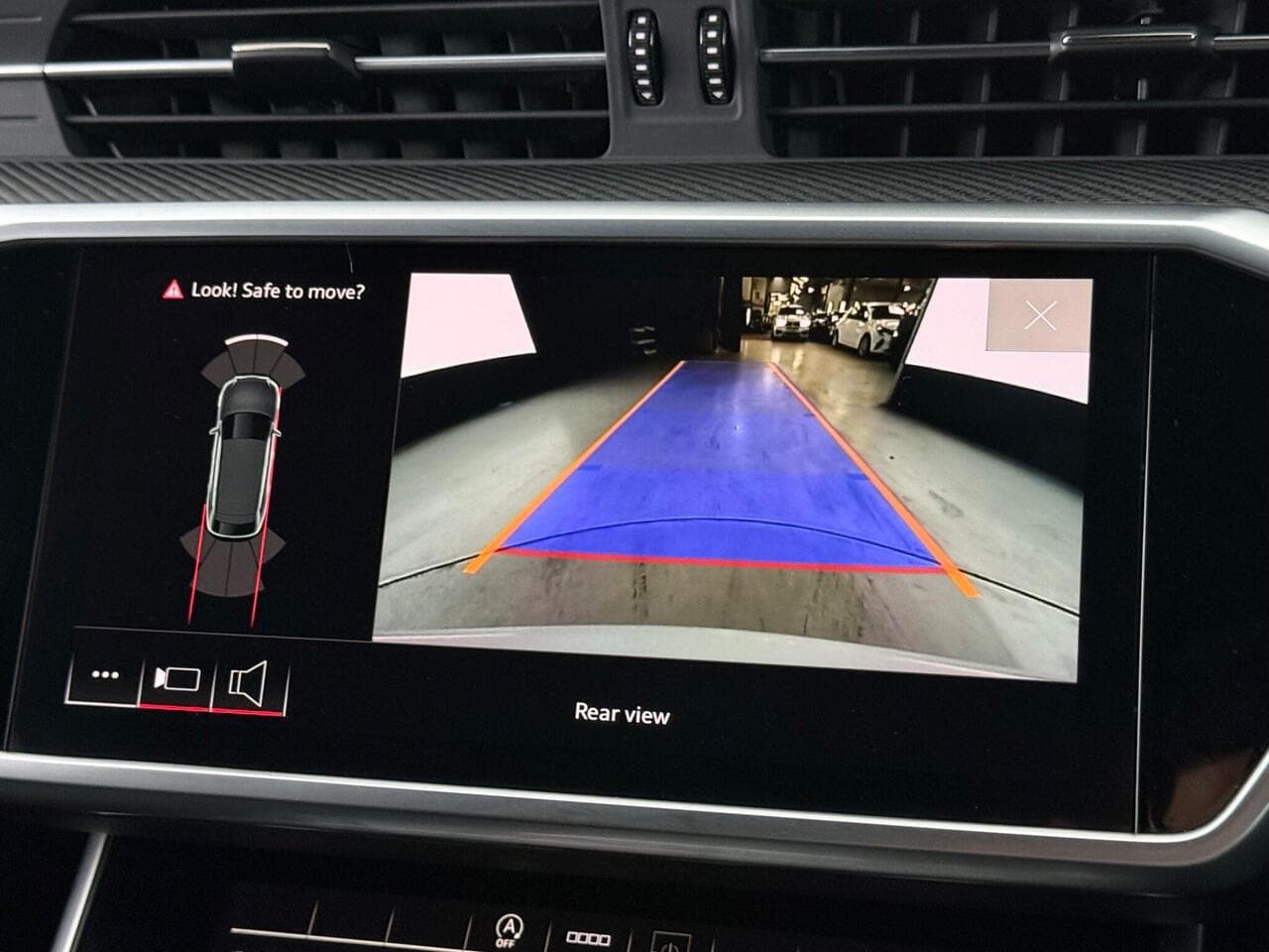 Audi A6 Avant thumbnail Infotainment System