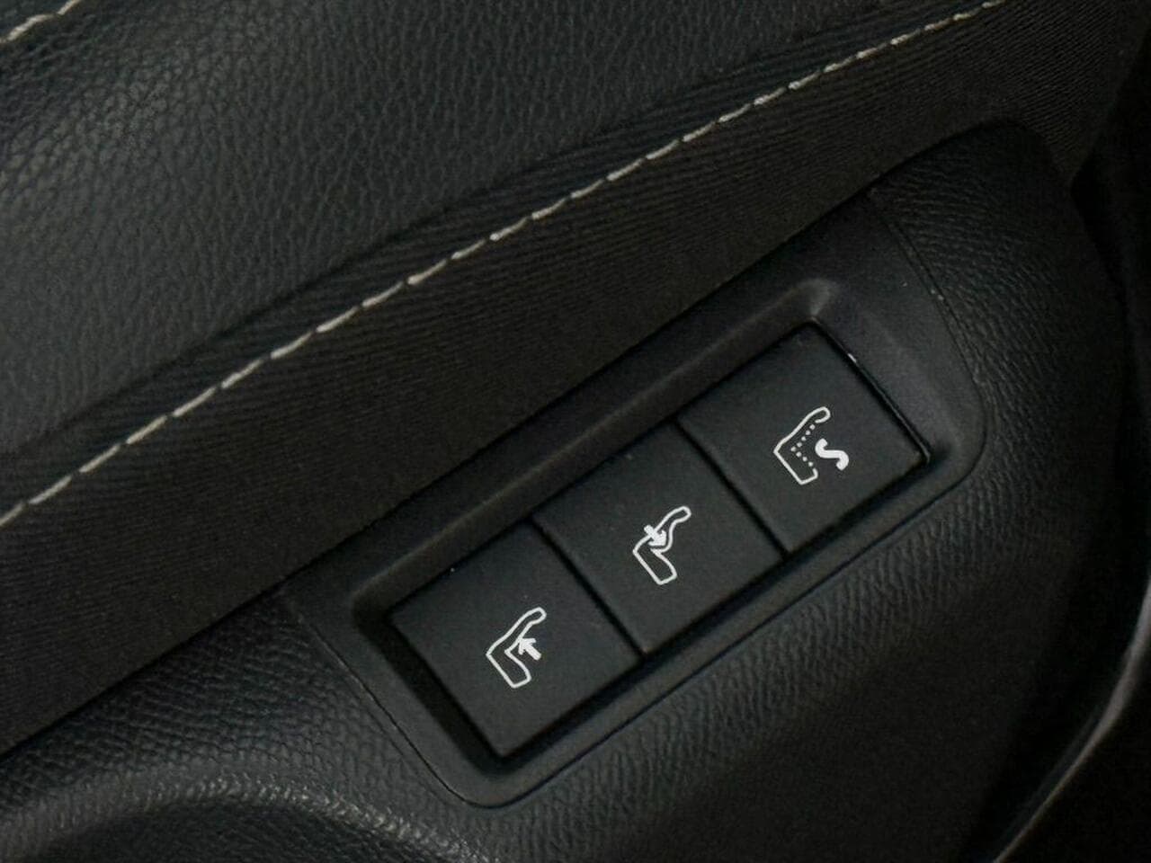 Vauxhall Corsa thumbnail Misc Controls