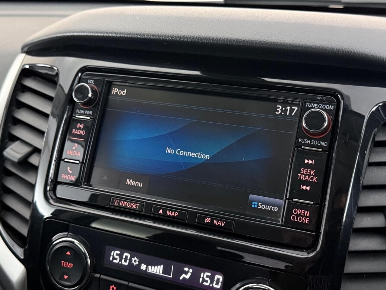Mitsubishi L200 thumbnail Infotainment System