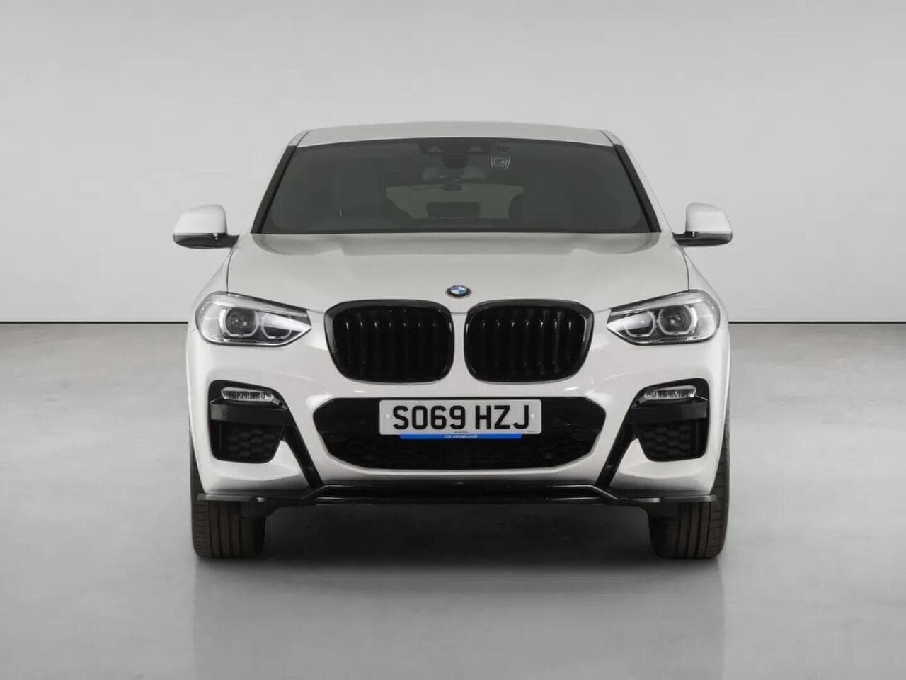 BMW X4 thumbnail Front
