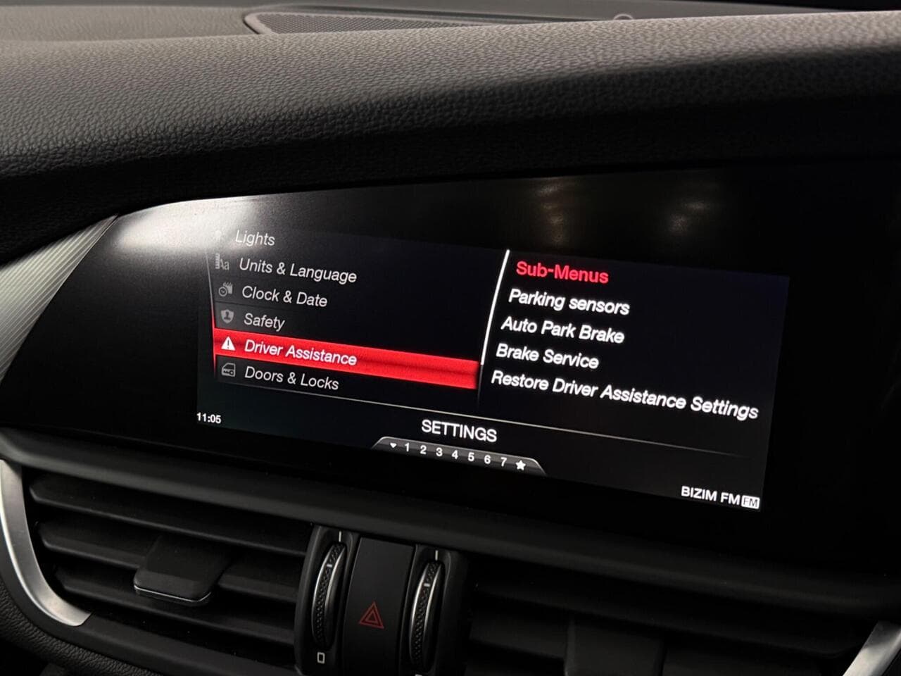 Alfa Romeo Giulia thumbnail Infotainment System