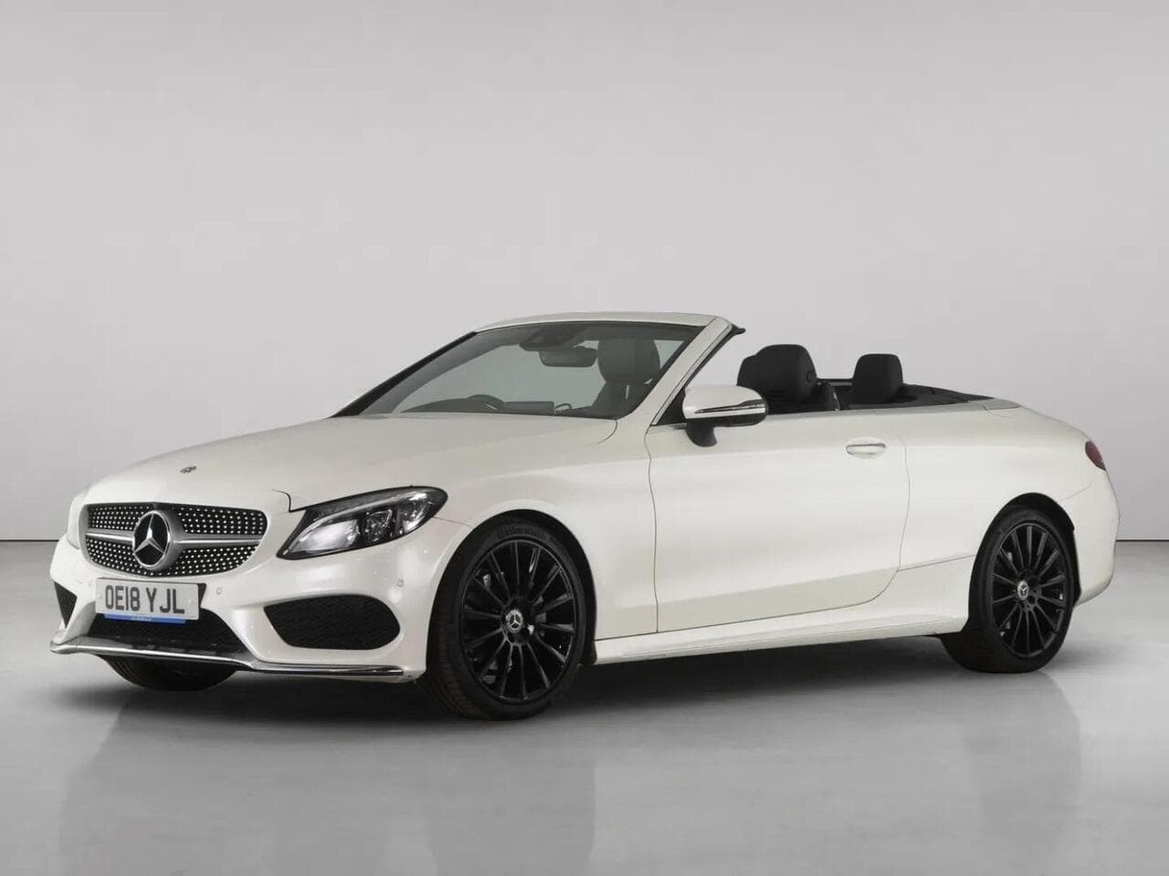 Mercedes-Benz C Class thumbnail Front Left