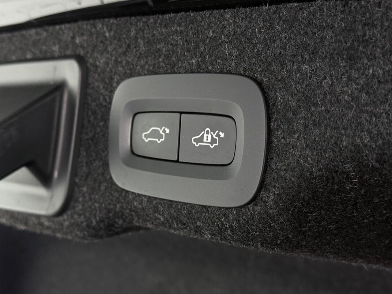 Volvo S90 thumbnail Misc Controls