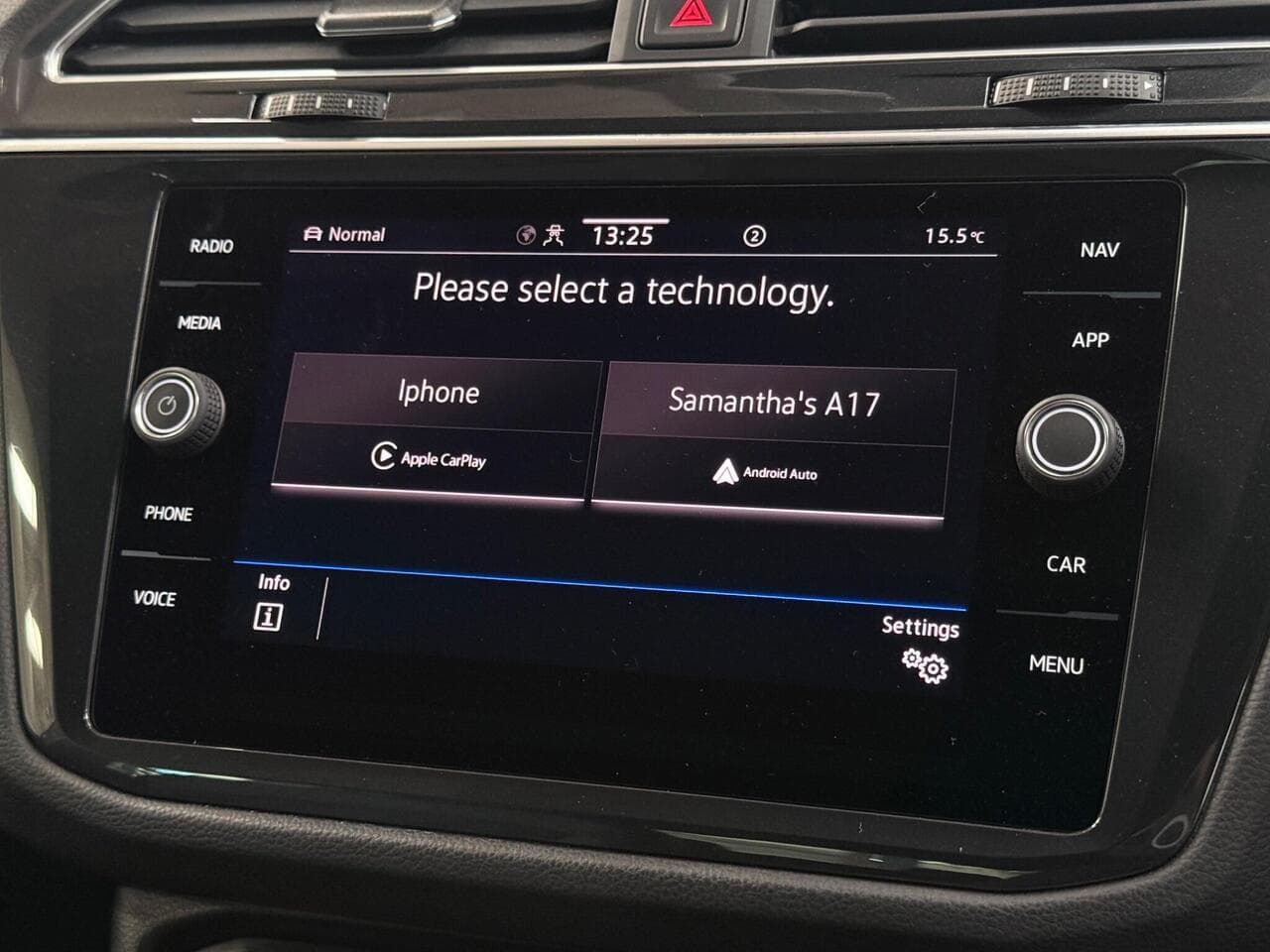 Volkswagen Tiguan thumbnail Infotainment System