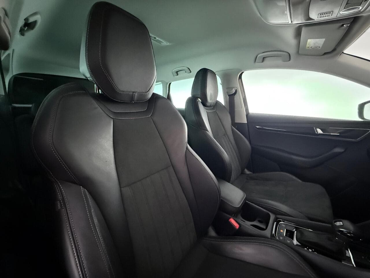 Skoda Karoq thumbnail Seat Driver