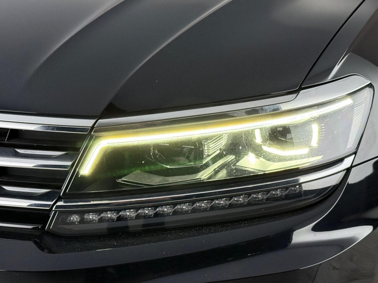 Volkswagen Tiguan thumbnail Lights Front