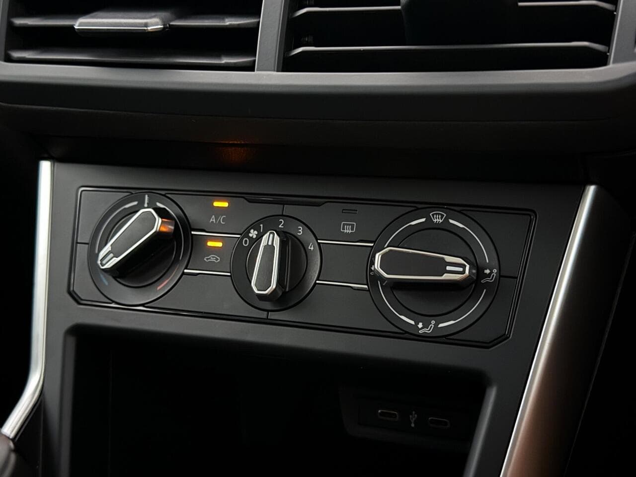 Volkswagen Polo thumbnail Misc Controls