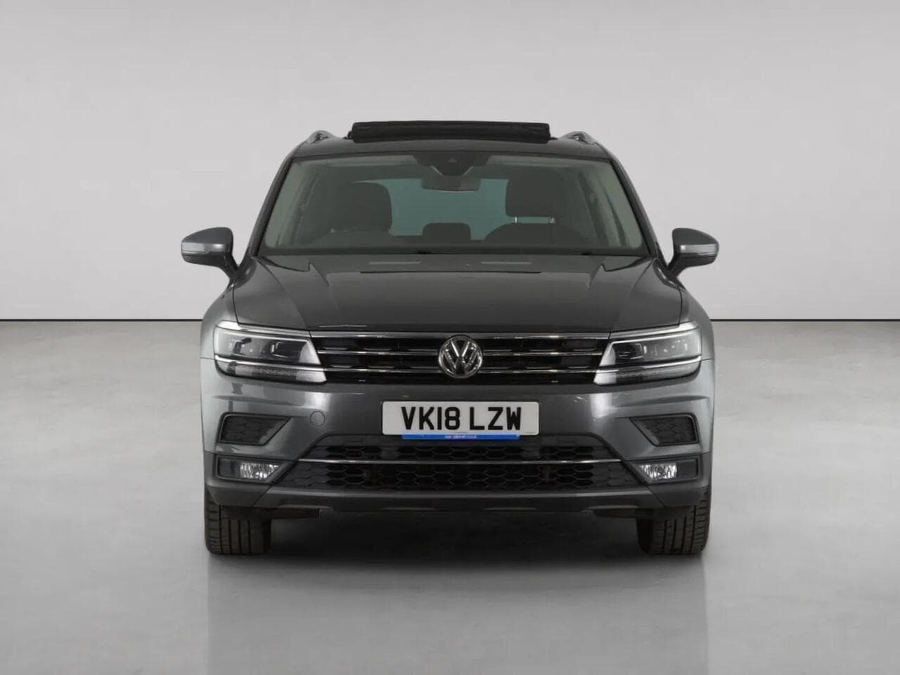 Volkswagen Tiguan thumbnail Front