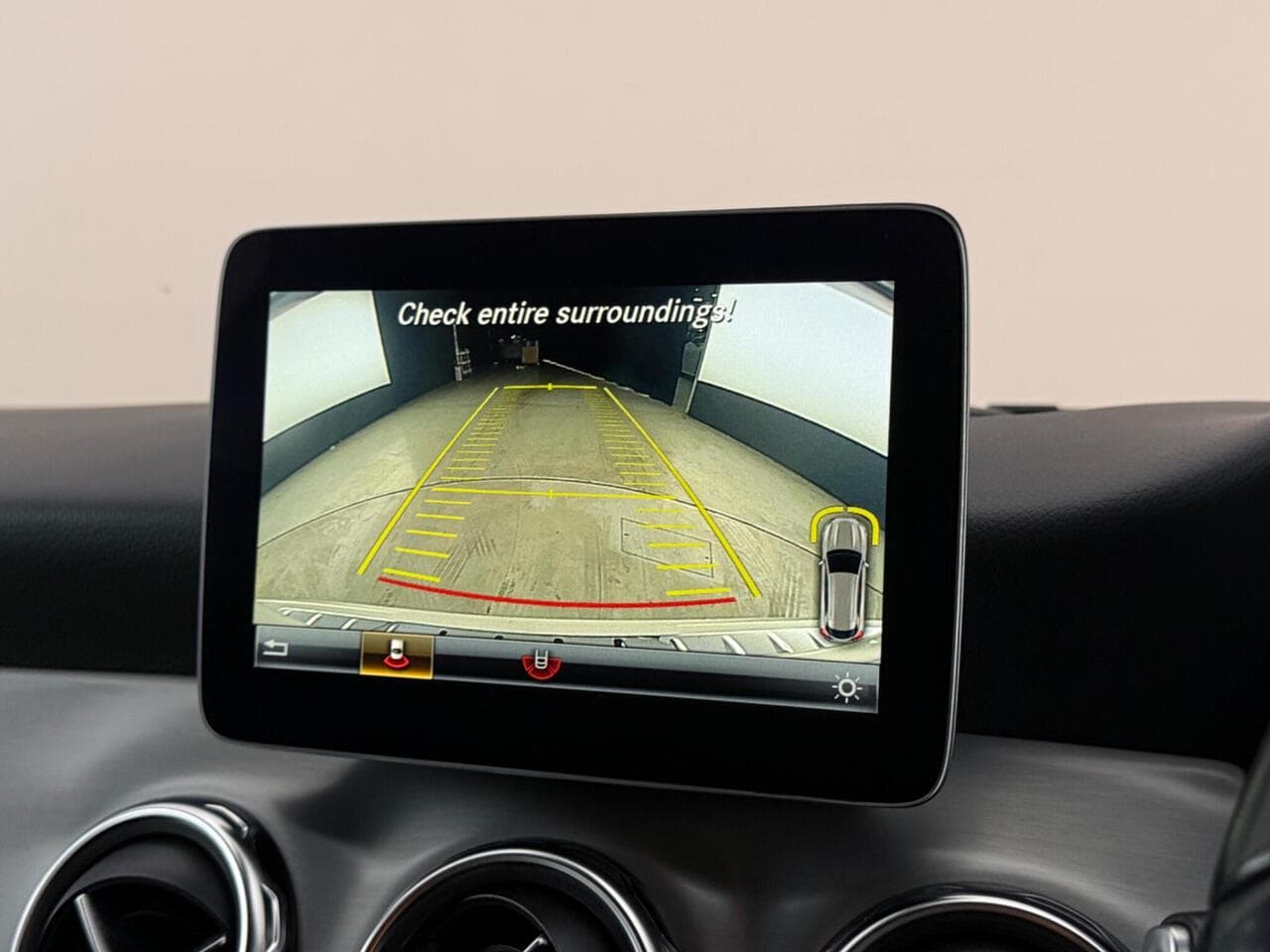 Mercedes-Benz GLA thumbnail Infotainment System