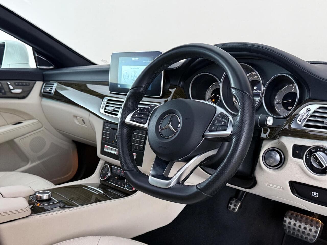 Mercedes-Benz CLS thumbnail Interior Front