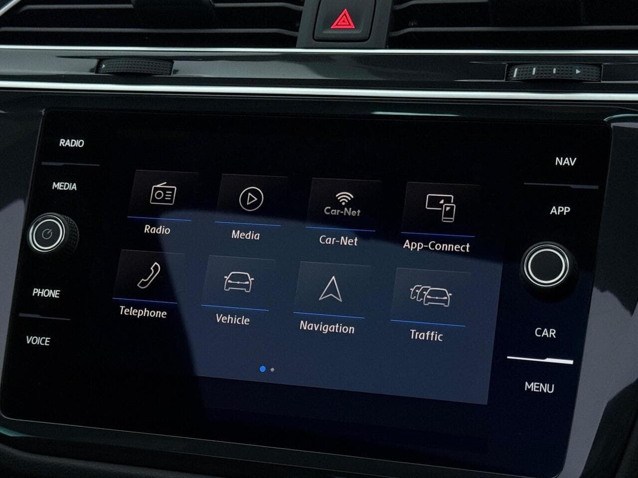Volkswagen Tiguan thumbnail Infotainment System