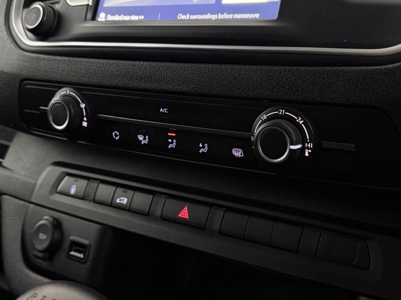 Vauxhall Vivaro thumbnail Infotainment System