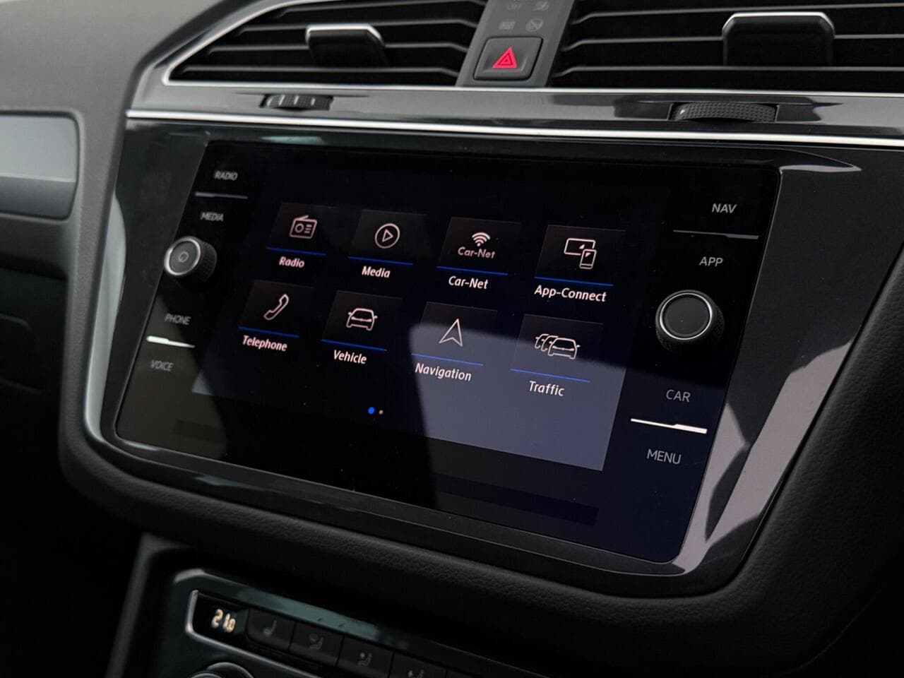 Volkswagen Tiguan thumbnail Infotainment System