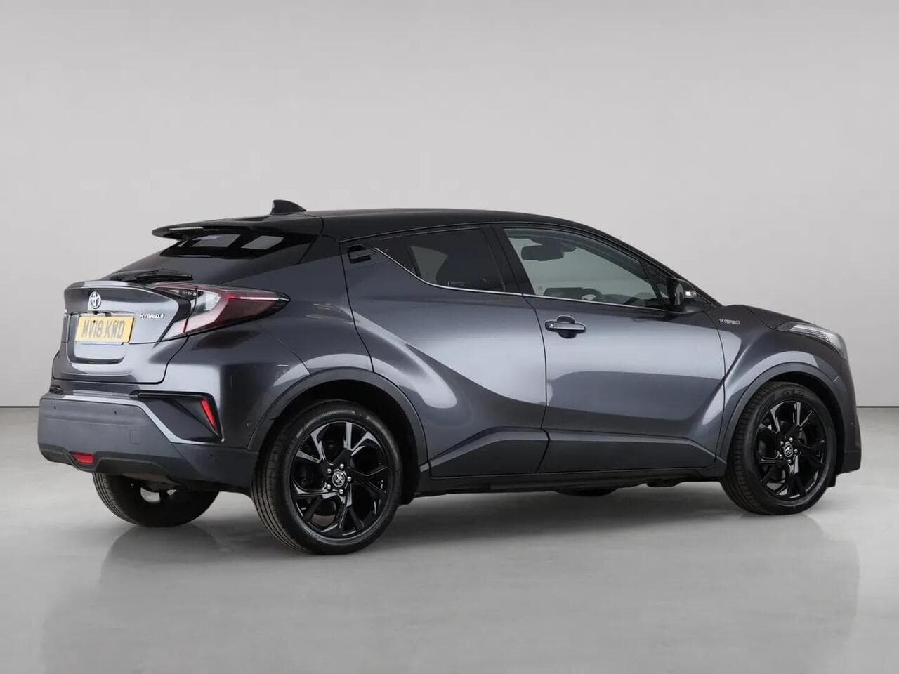 Toyota C-HR thumbnail Side Right