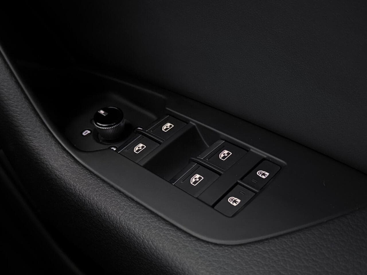 Audi A6 Saloon thumbnail Misc Controls