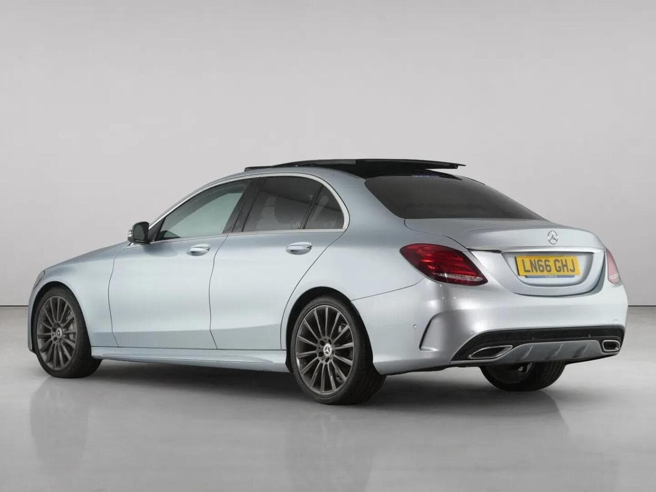 Mercedes-Benz C Class thumbnail Rear Left