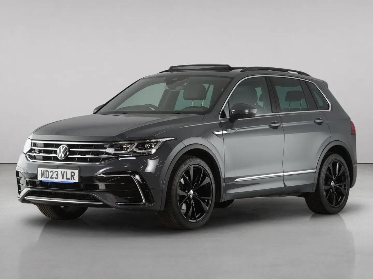Volkswagen Tiguan thumbnail Front Left