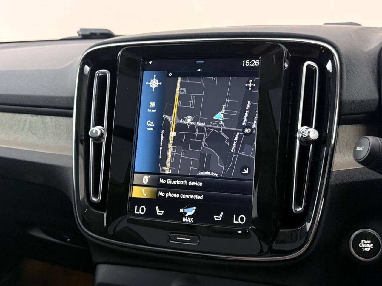 Volvo XC40 thumbnail Infotainment System