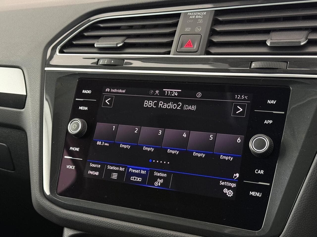 Volkswagen Tiguan thumbnail Infotainment System