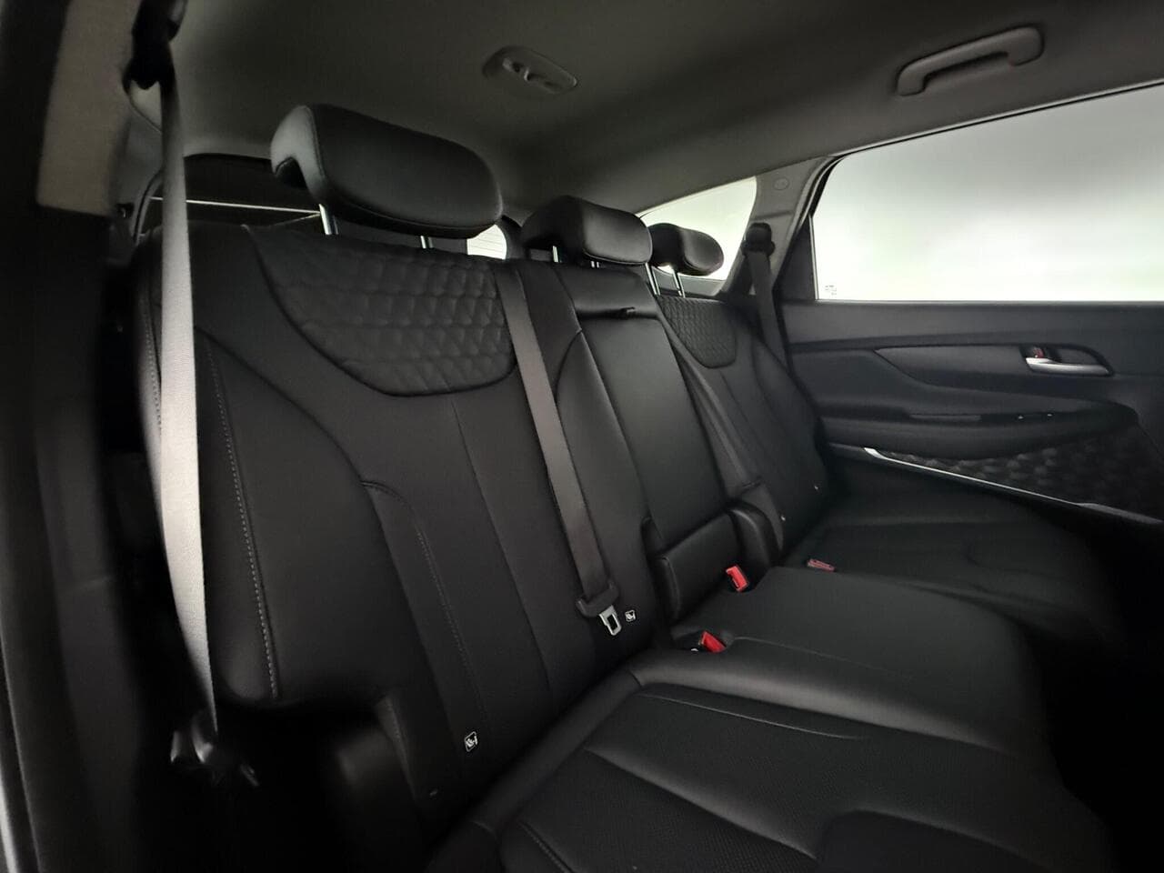 Hyundai Santa Fe thumbnail Seats Rear