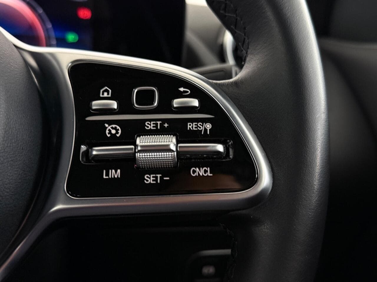 Mercedes-Benz GLA thumbnail Misc Controls