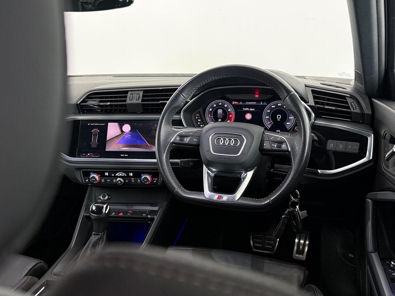 Audi Q3 thumbnail Inconclusive