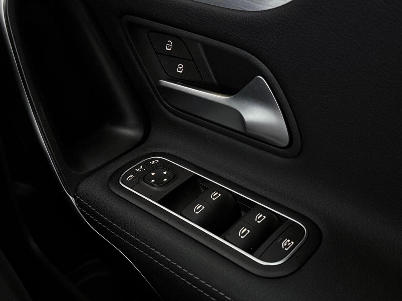 Mercedes-Benz CLA thumbnail Misc Controls