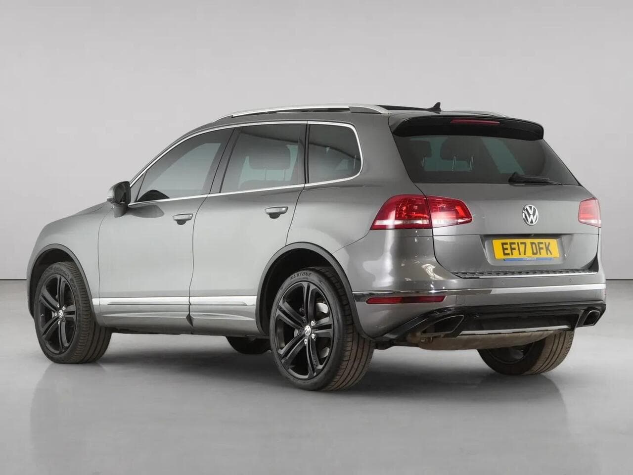 Volkswagen Touareg thumbnail Rear Left