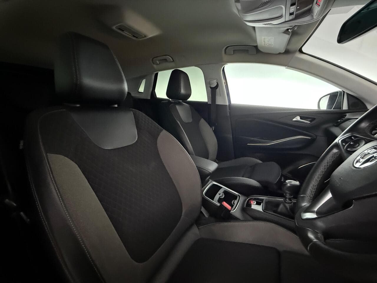 Vauxhall Grandland X thumbnail Seat Driver
