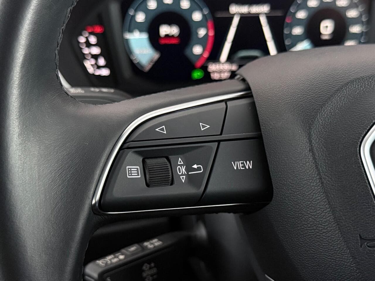 Audi Q3 thumbnail Misc Controls
