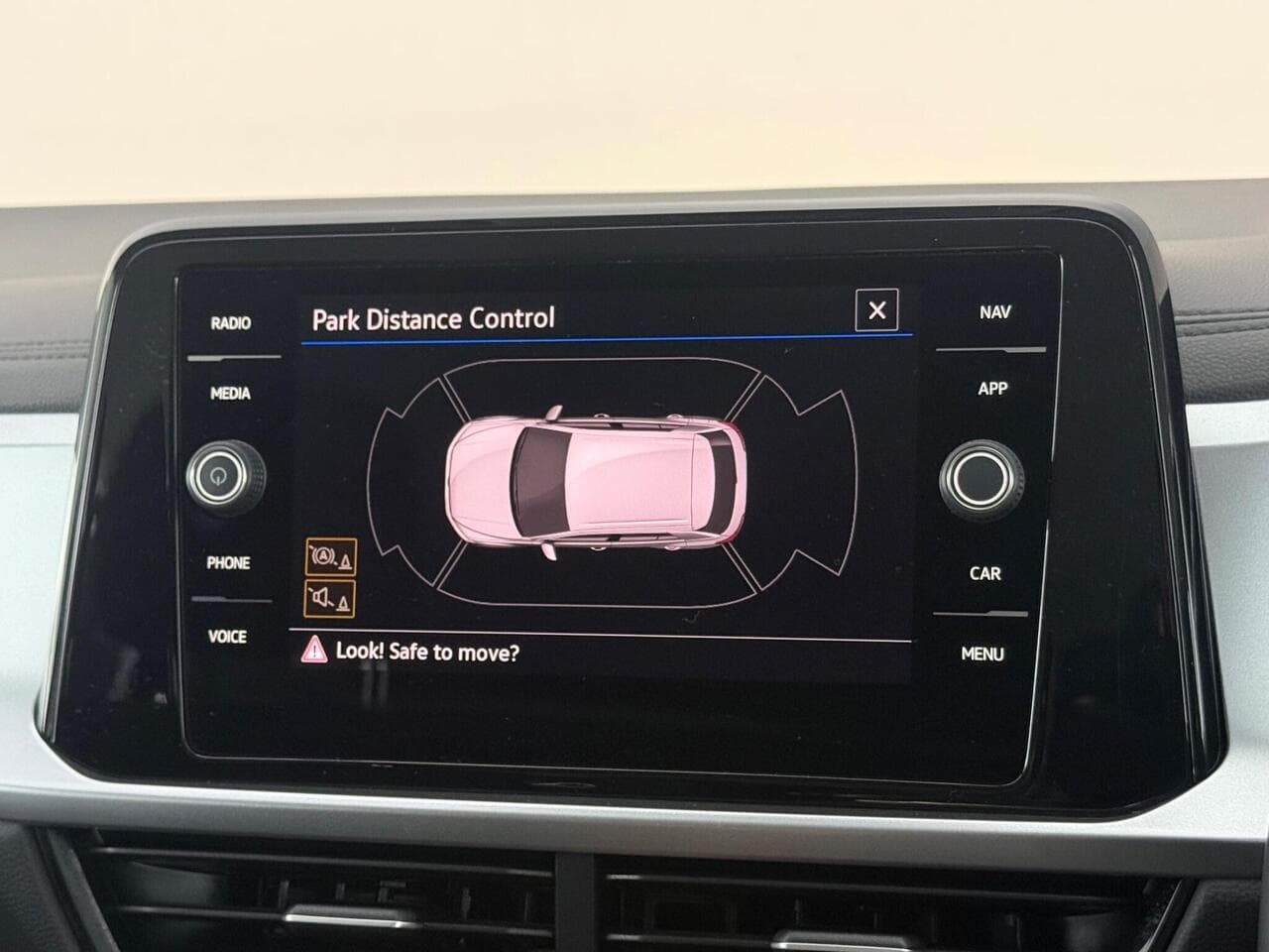 Volkswagen T-Roc thumbnail Infotainment System