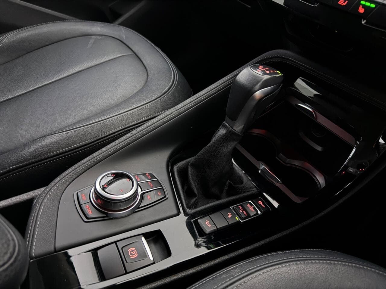 BMW X1 thumbnail Interior Front