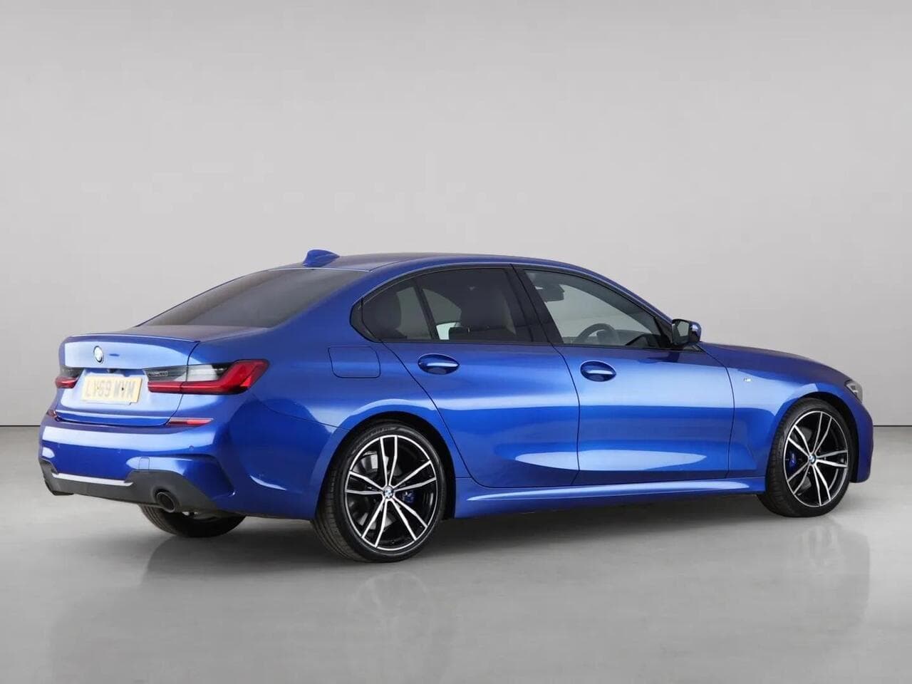 BMW 3 Series thumbnail Side Right