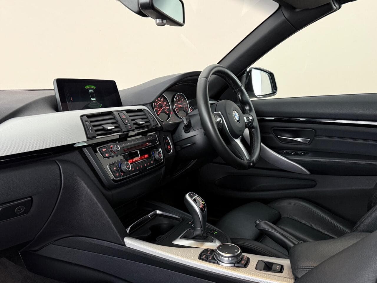 BMW 4 Series thumbnail Interior Front