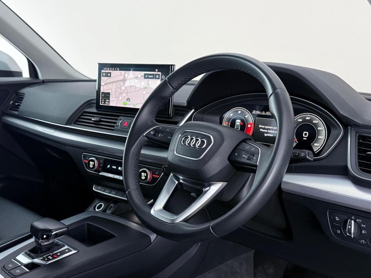 Audi Q5 thumbnail Interior Front