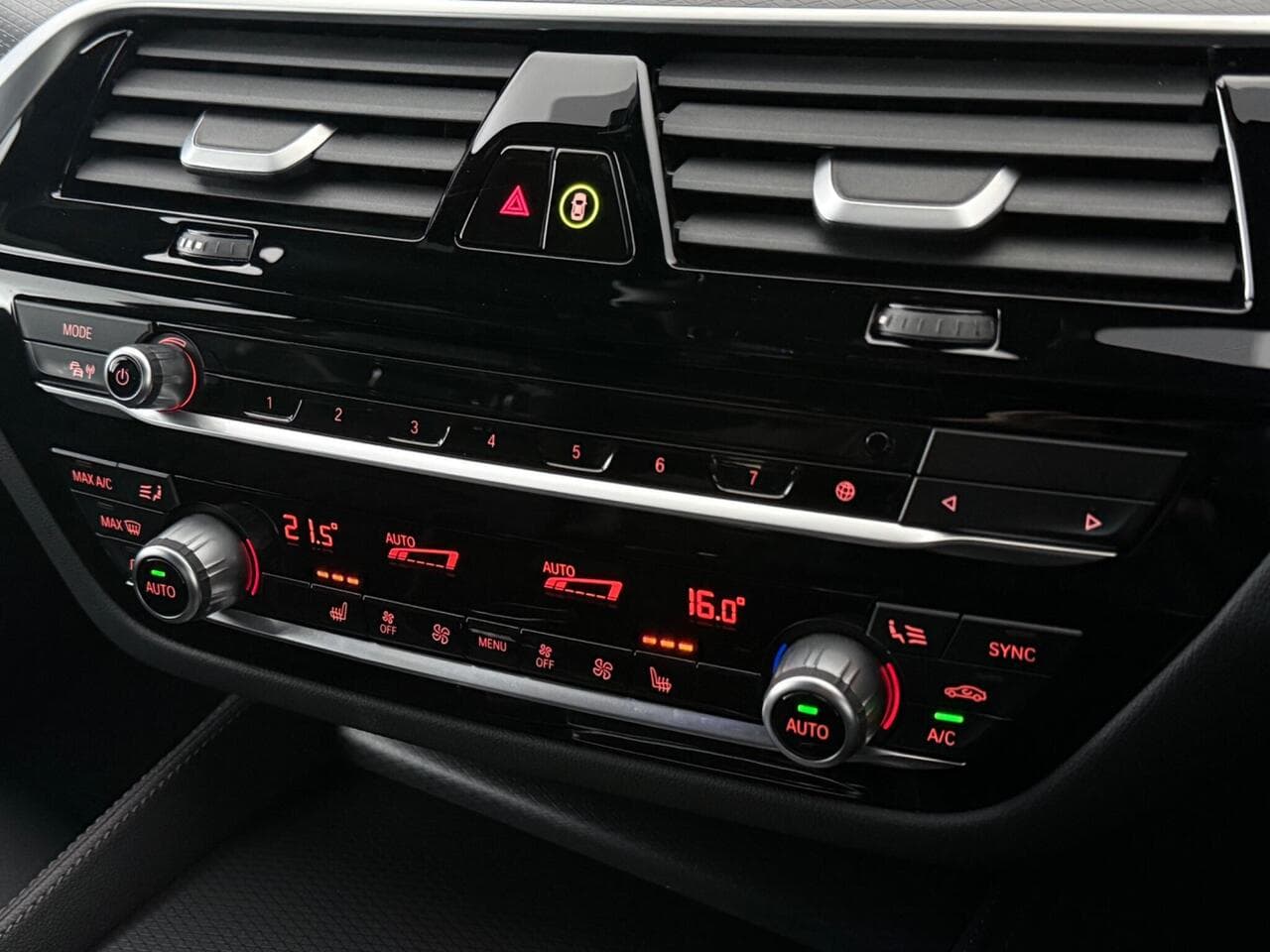 BMW 5 Series thumbnail Infotainment System
