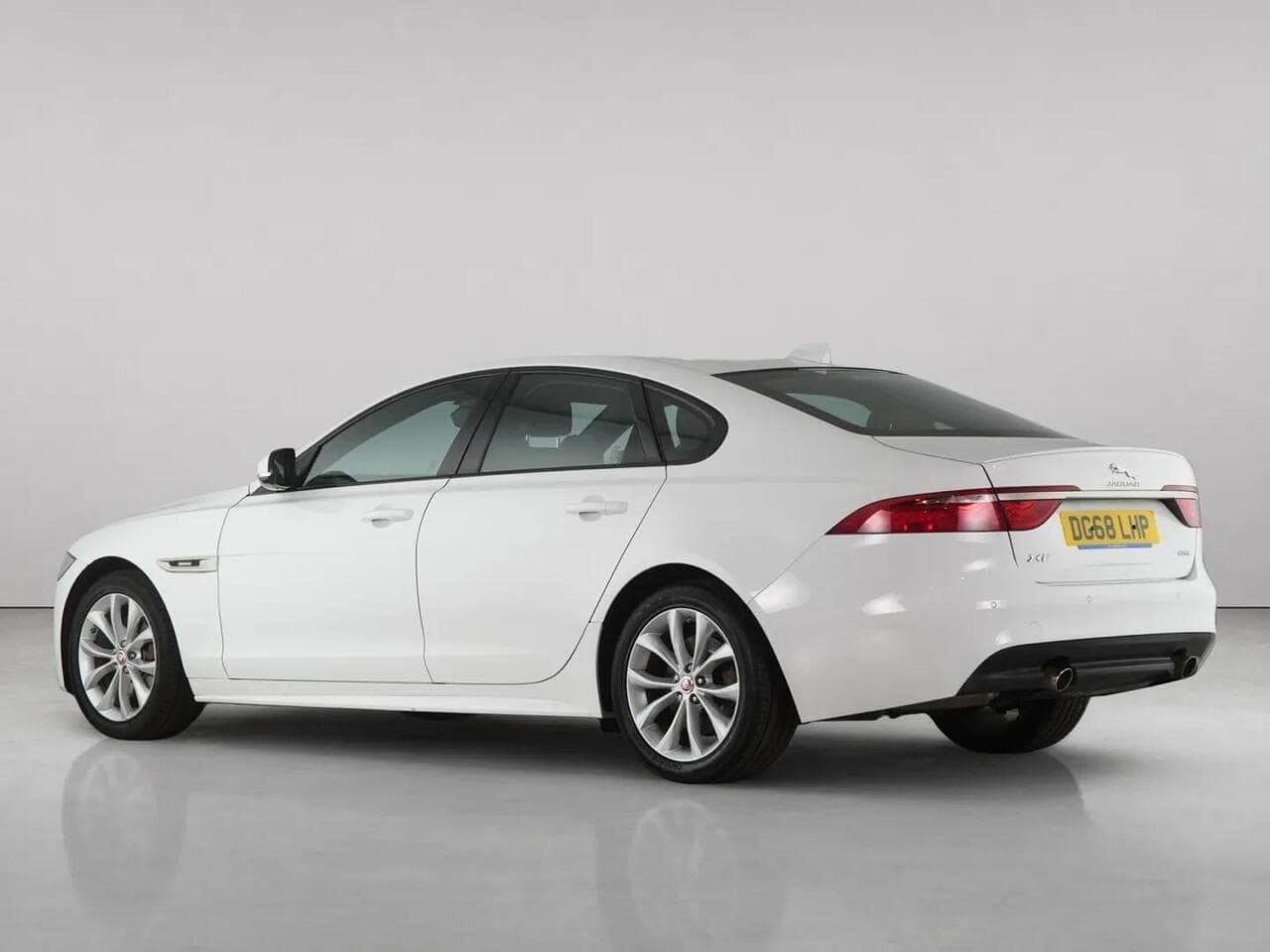 Jaguar XF thumbnail Rear Left