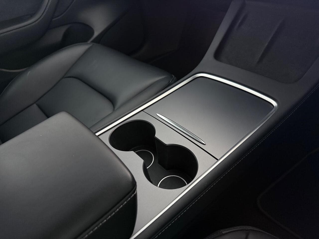 Tesla Model 3 thumbnail Interior Front