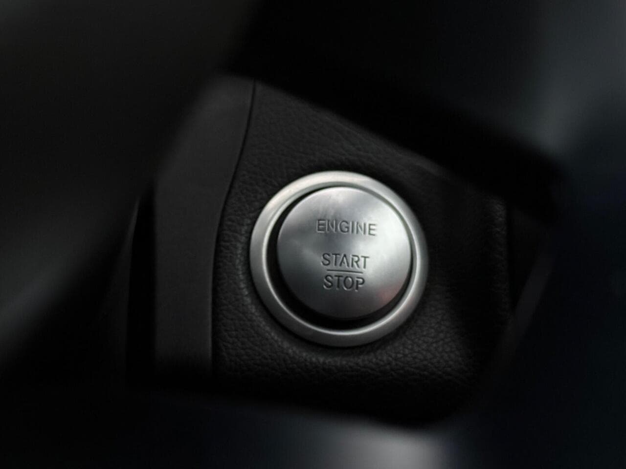 Mercedes-Benz C Class thumbnail Misc Controls