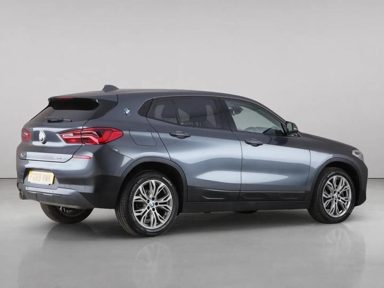 BMW X2 thumbnail Side Right