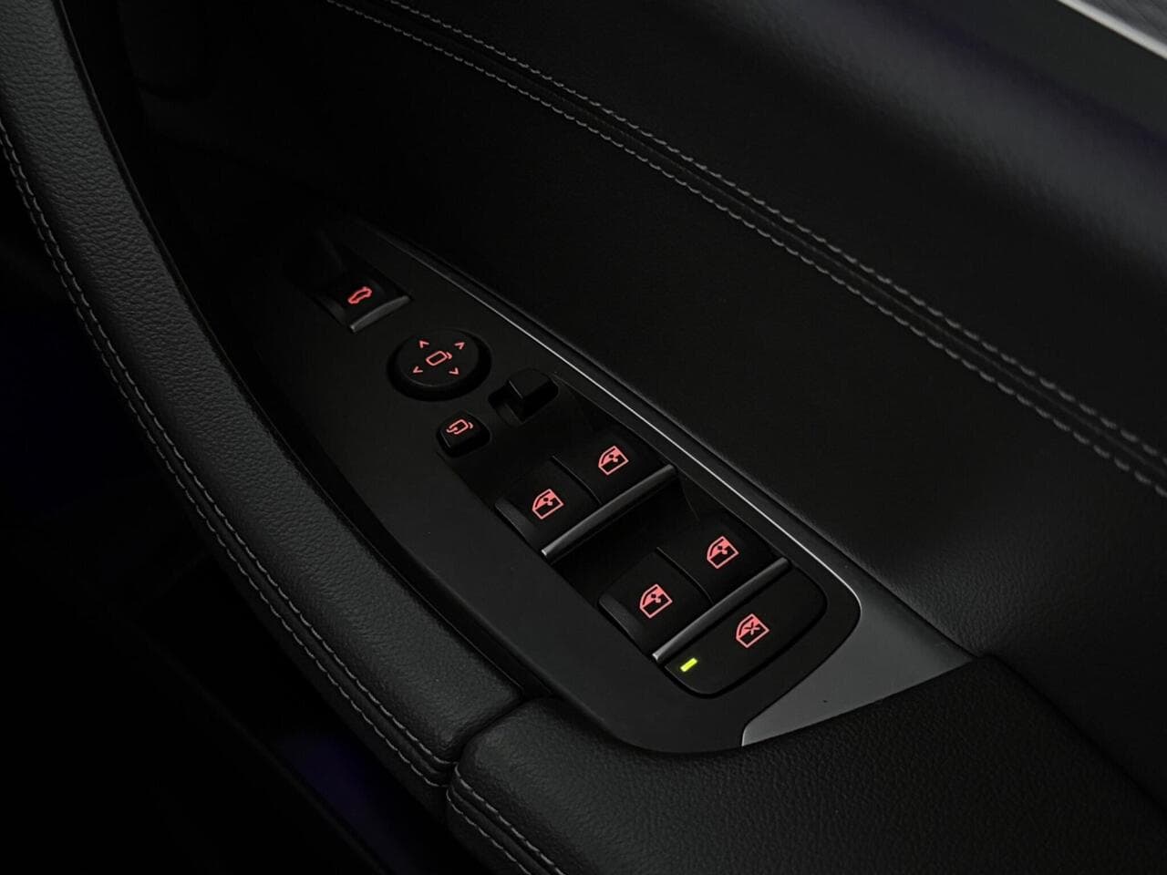 BMW X4 thumbnail Misc Controls