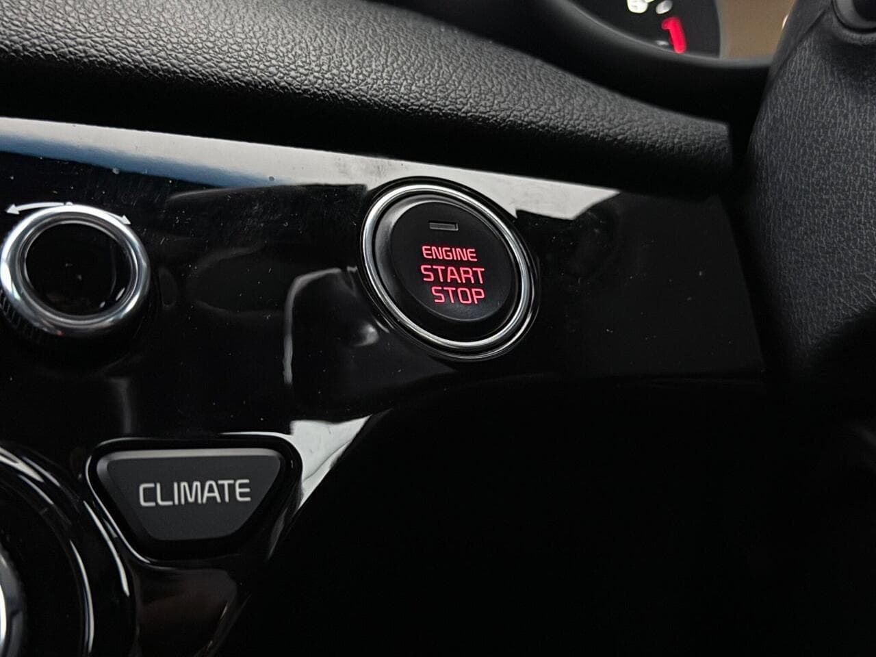 Kia Sportage thumbnail Misc Controls